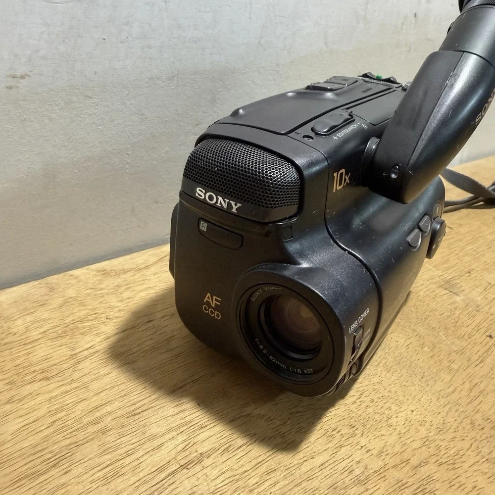 Sony CCD-TR21 Video8 Handycam Camcorder 10x Zoom Video Camera Y2K Black